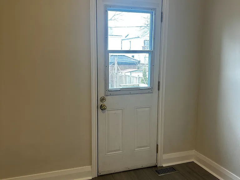 202 Cedarvale Ave — Photo 6