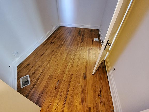 3rd image of 1520 N Artesian Ave #F1