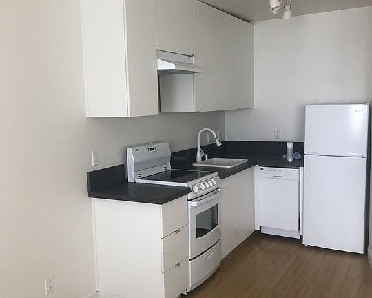 3rd image of 1716 Purdue Ave #303
