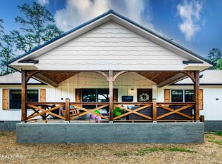 462 Nursery Rd, Dandridge, TN 37725