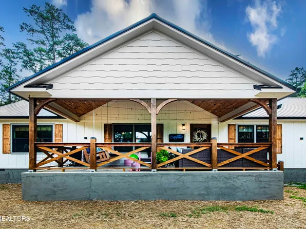 462 Nursery Rd, Dandridge, TN 37725