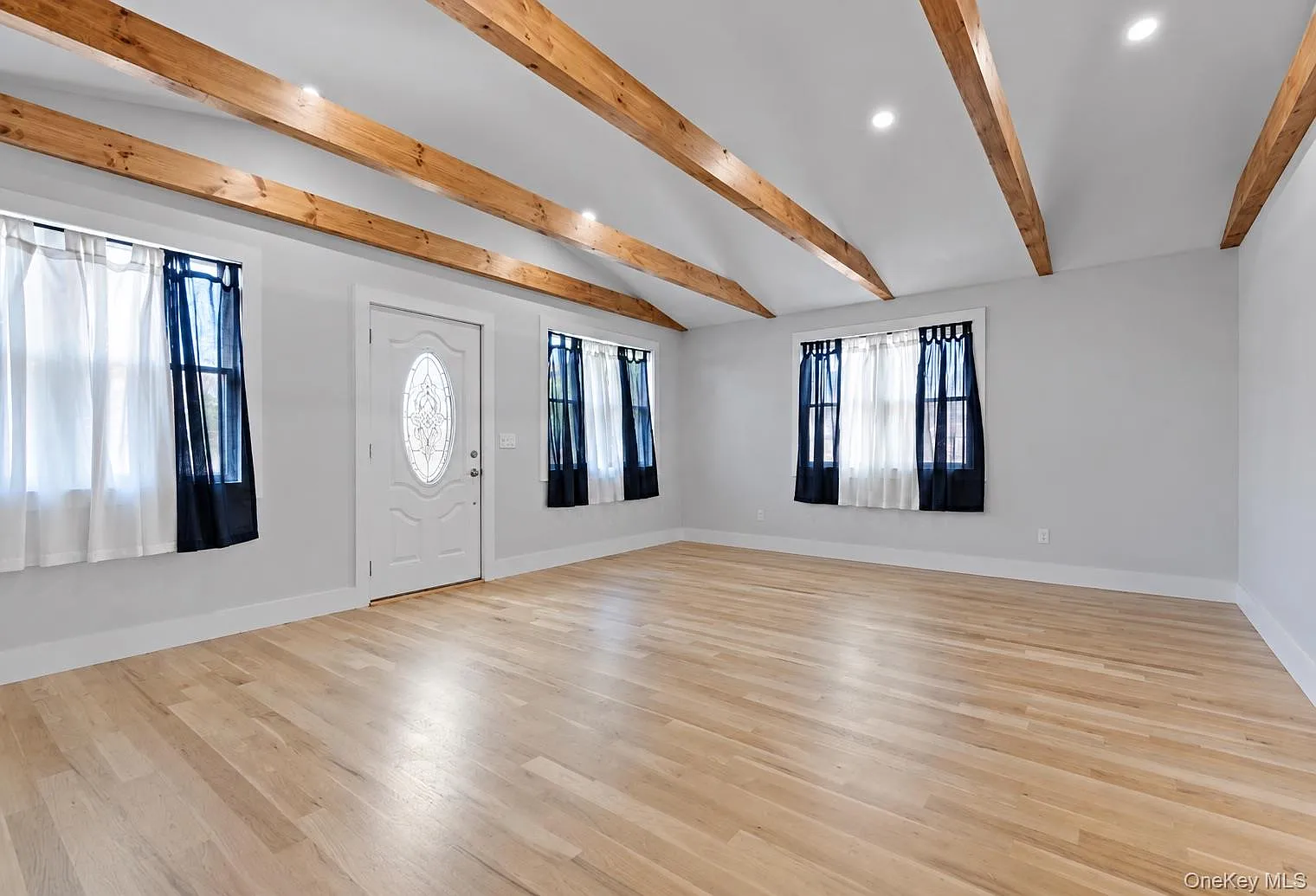 4 bed, 2.0 bath, 1760 sqft, $6,500 — Photo 4