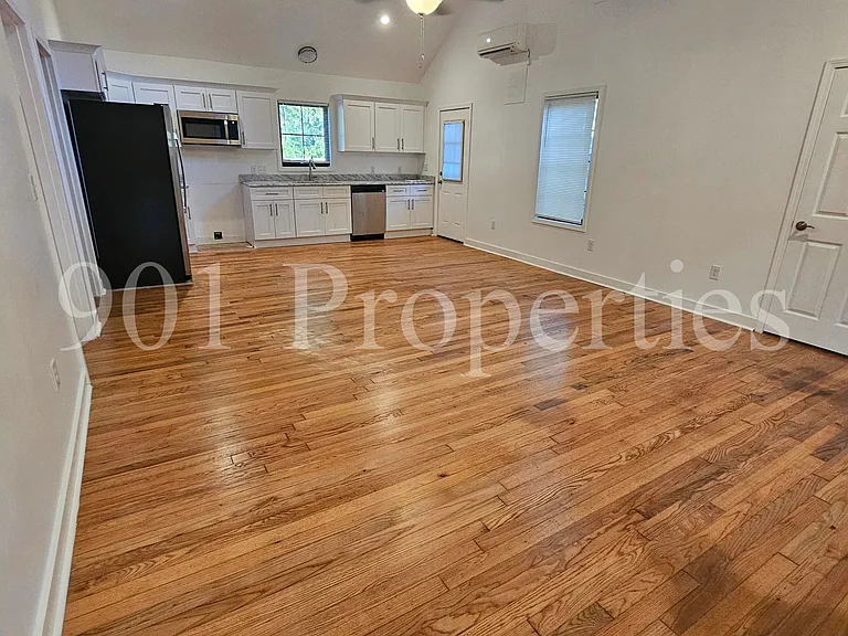 94 E Lafayette Cir — Photo 3