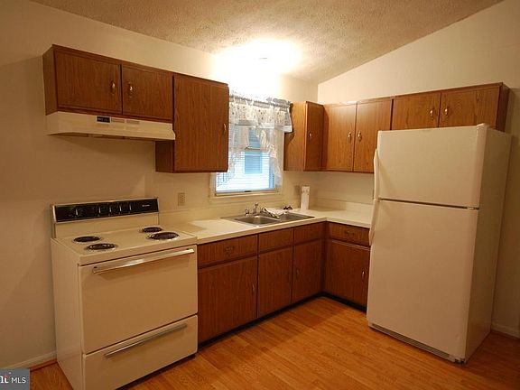 3rd image of 104 Josephine St