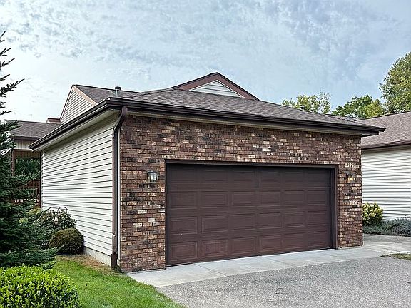 2nd image of 4925 Summergreen Ln