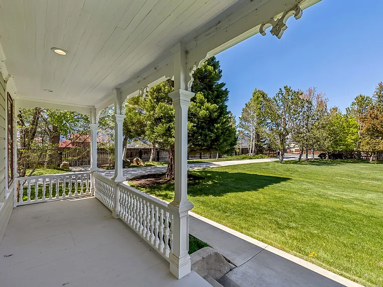 1049 Dressler Ln — Photo 5