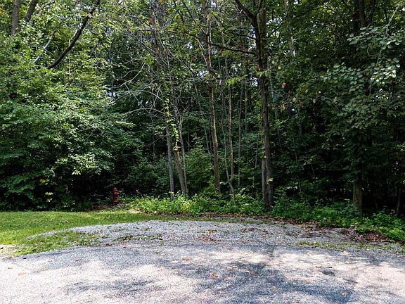5th image of 352 Blackhawk Dr