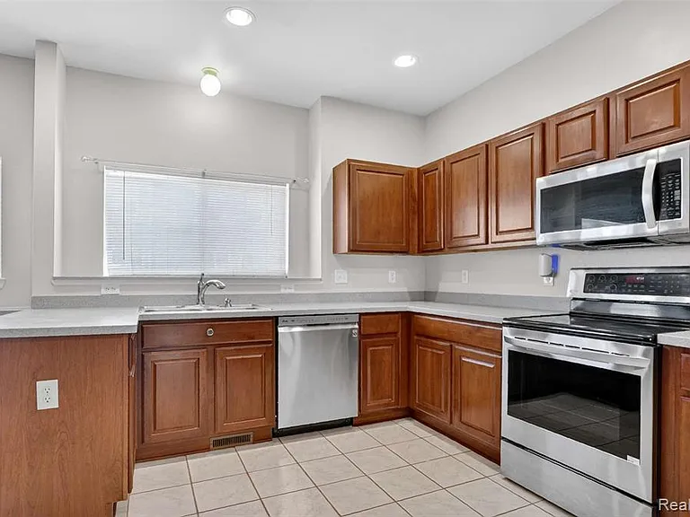 22680 Goddard Rd — Photo 15