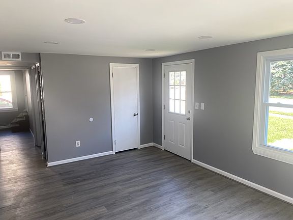 4th image of 244 Wagner Ave