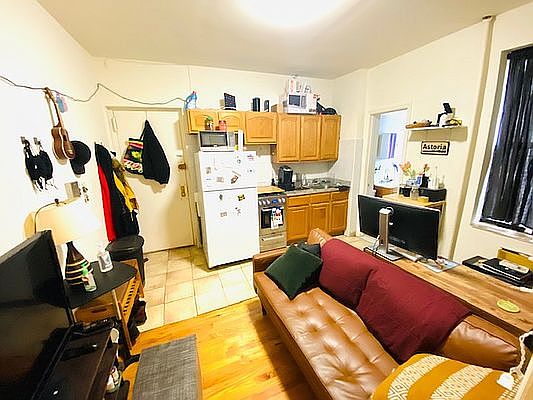 3rd image of 3242 41st St APT 3A