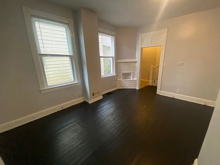 2209 Victor St — Photo 14