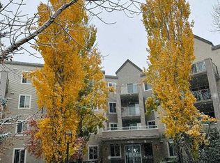 4000 NW Somervale Ct SW #418, Calgary, AB T2Y4J3