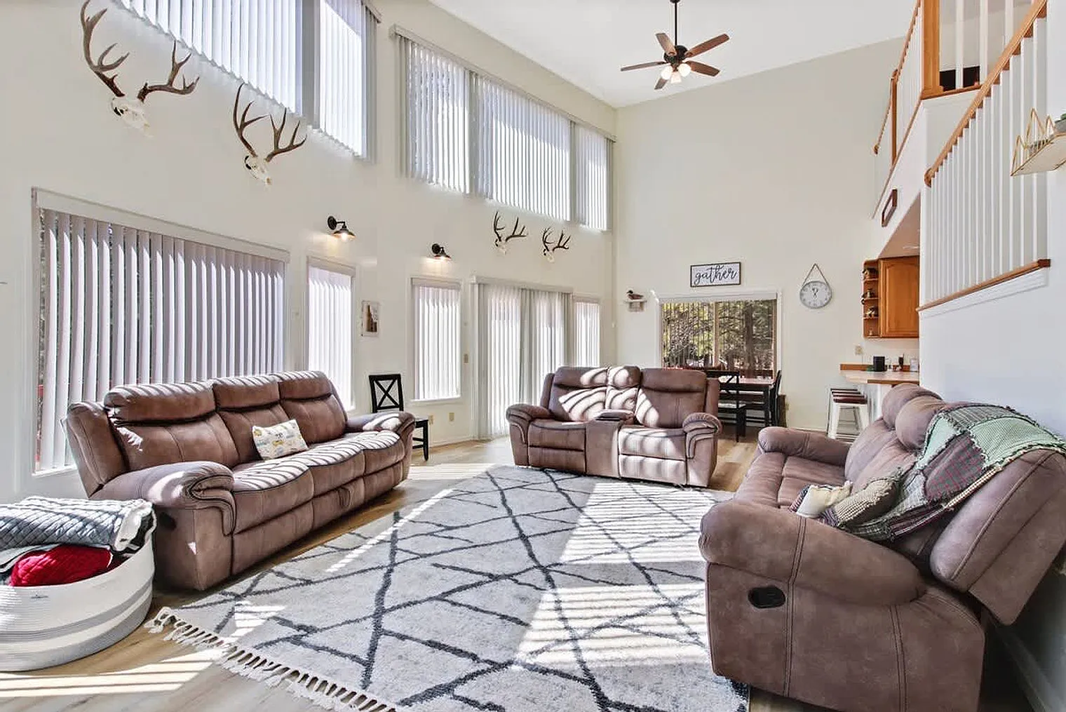 4 bed, 3.0 bath, 742 sqft, $7,685 — Photo 4