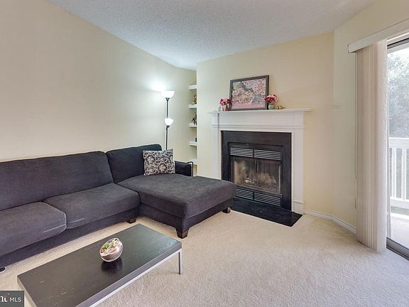 3rd image of 1533 Lincoln Way APT 303