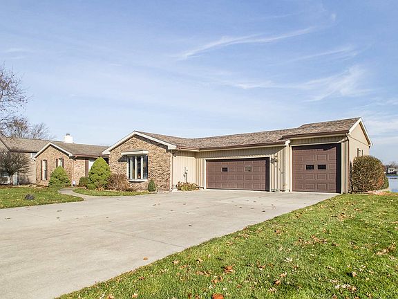 3rd image of 1610 E Lake Dr W