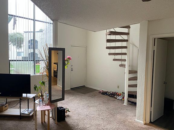 Living room (first restroom on the right)