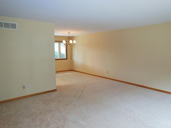 4th image of 9204 Parkway Dr