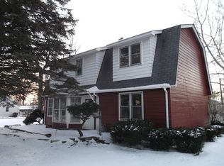 332 Grandview Dr, Round Lake Park, IL 60073