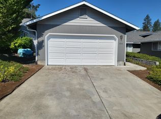 1886 Honeylocust Dr, Grants Pass, OR 97527
