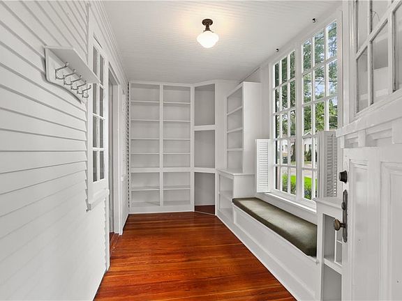 3rd image of 2516 Palmer Ave