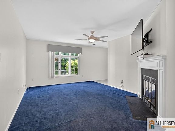 3rd image of 40 Rutland Ln