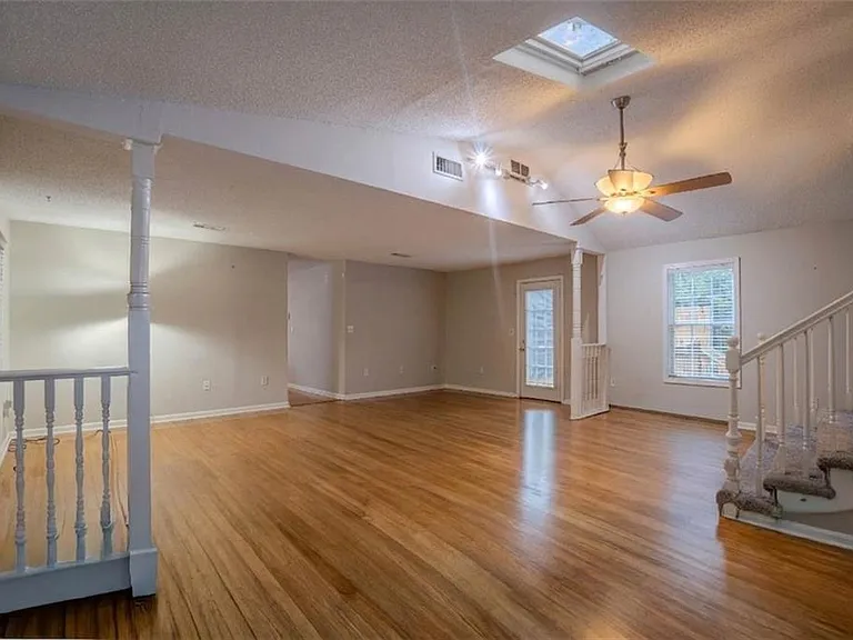 1053 Vista Trl NE — Photo 17