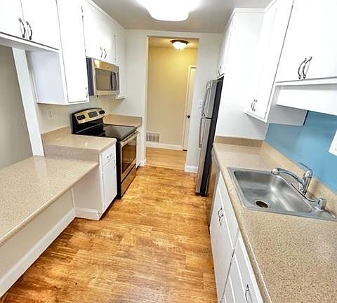 3rd image of 2165 Carlmont Dr APT 205