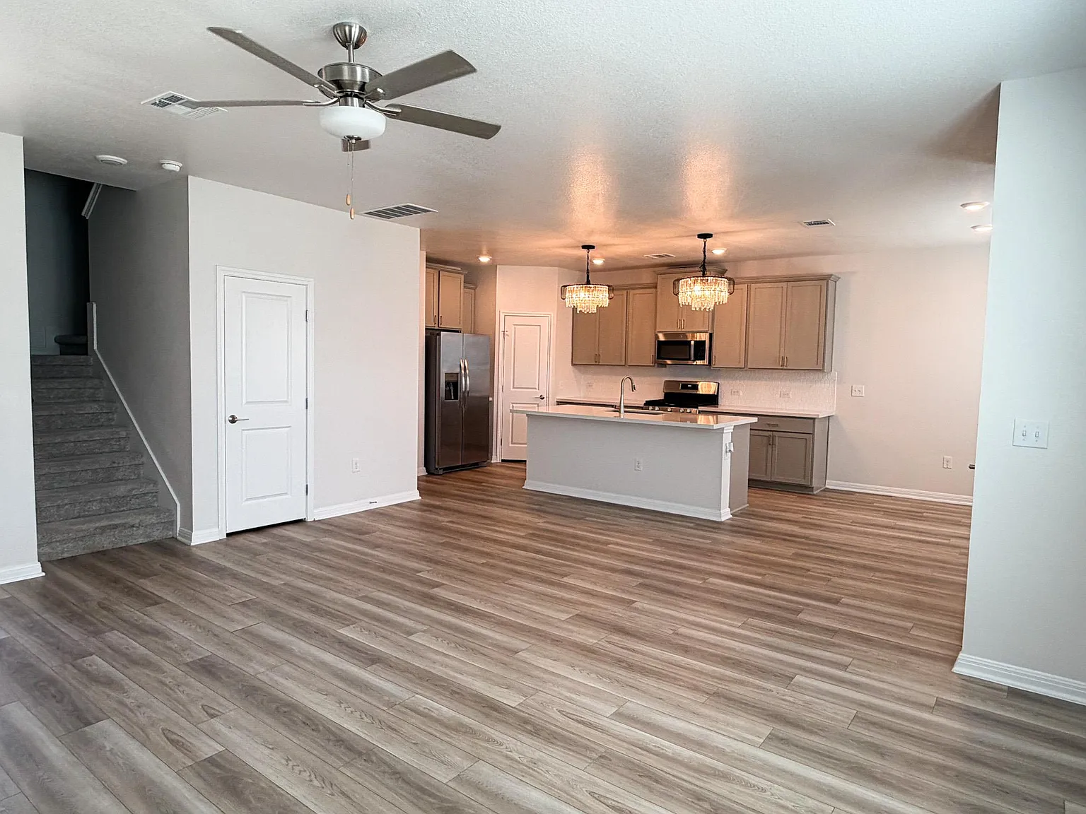 3 bed, 2.5 bath, 1518 sqft, $2,300 — Photo 4