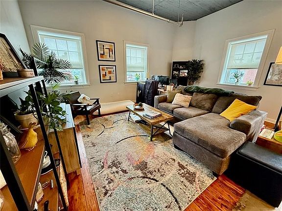 5th image of 212 45th St APT 3B