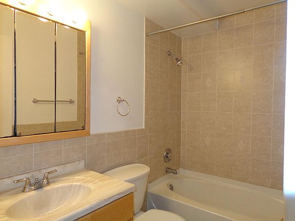4th image of 520 E Spruce Dr APT 1A
