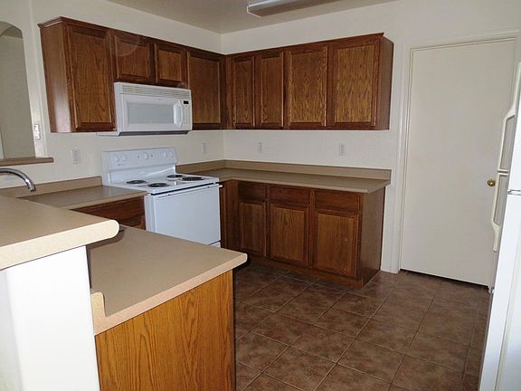5th image of 16239 W Pioneer St