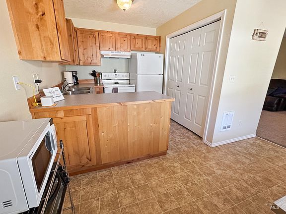 2nd image of 300 S Main St #10
