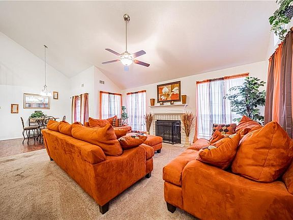 3rd image of 818 Clover Hill Ln