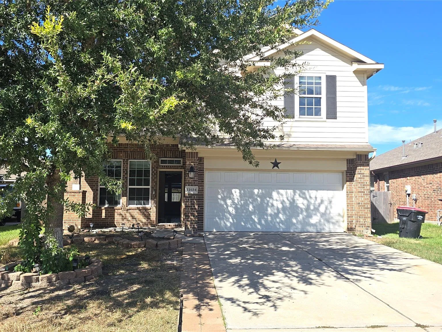 4 bed, 2.5 bath, 2806 sqft, $2,300 — Photo 3