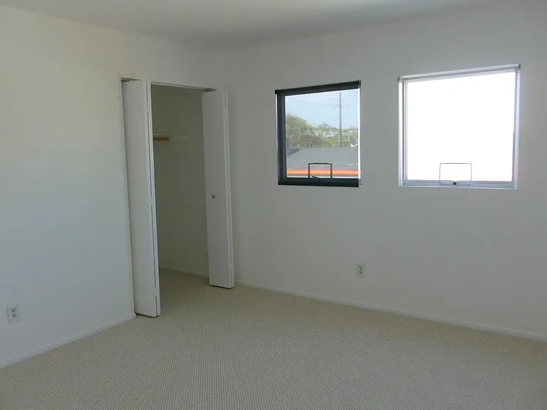 438 S Venice Blvd #5 — Photo 15
