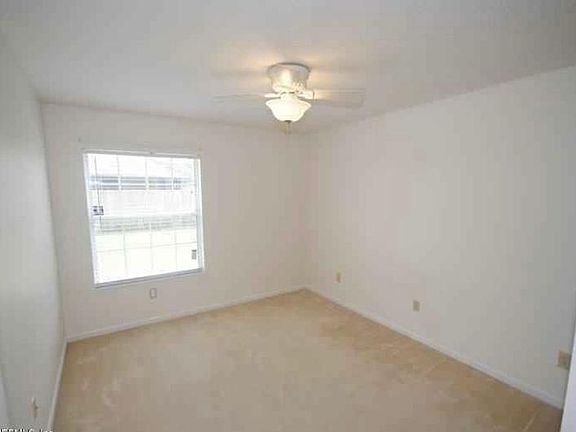 4th image of 1943 Willesdon Dr E