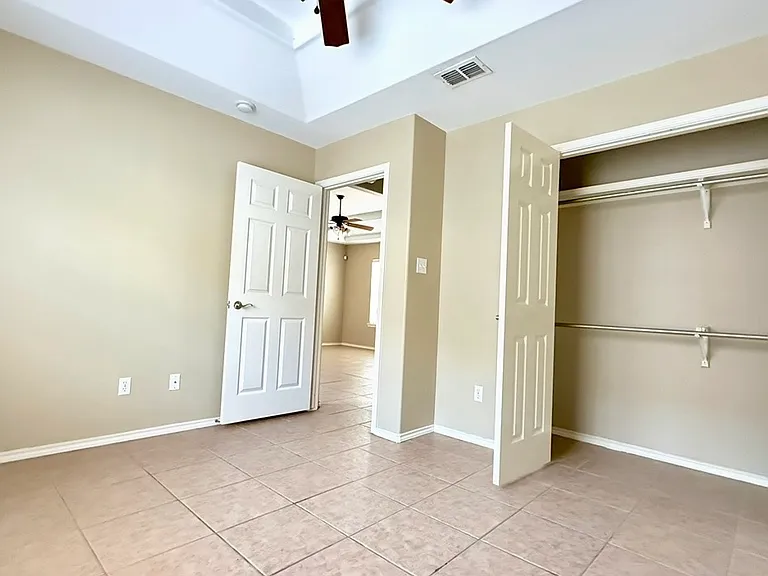 701 S Logan Dr #4 — Photo 8