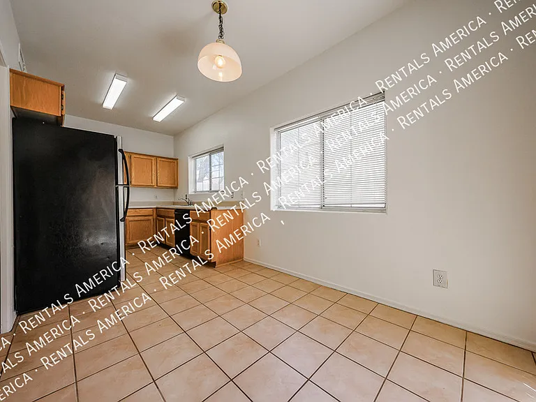 1022 W Westchester Ave — Photo 8