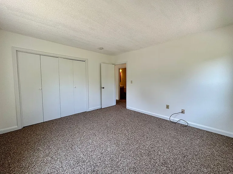 325 Austin Street — Photo 9
