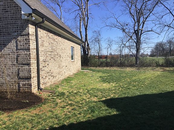 4th image of 810 Licinius Ln