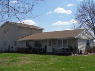 18752 E County Road 1400n, Charleston, IL 61920