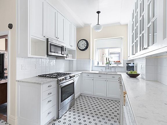 5th image of 316 W 79th St APT 12E