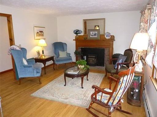 2nd image of 33 Winthrop Dr
