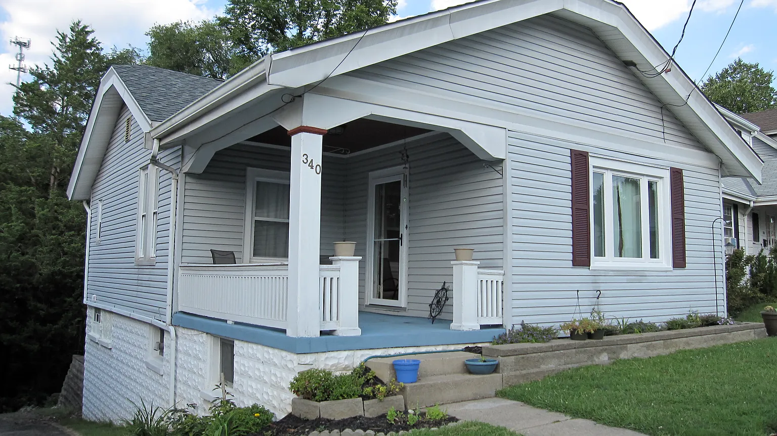 340 Linden Ave photo 1