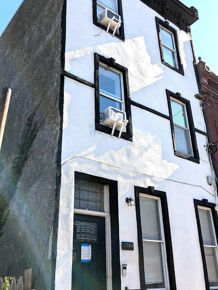 2 bed, 1.0 bath, 900 sqft, $1,250 — Photo 1