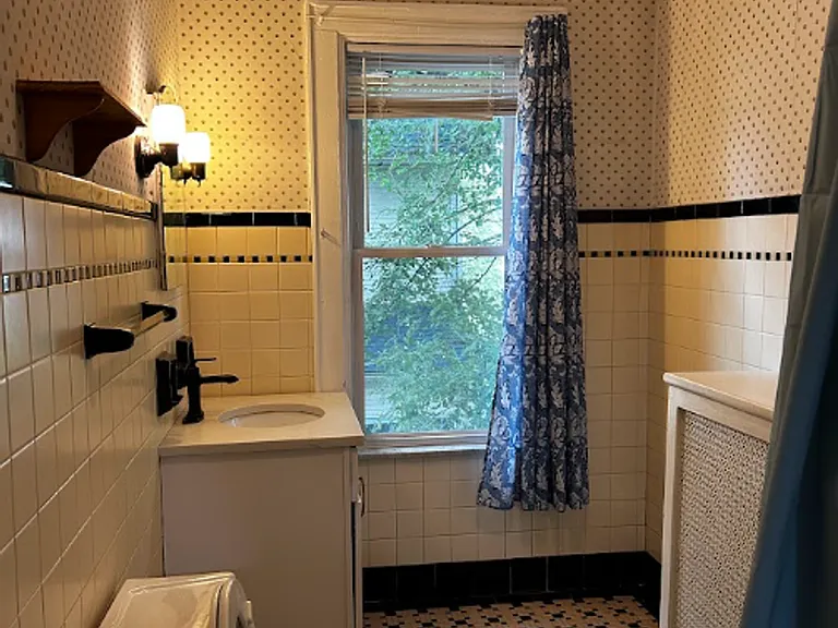 1638 Sanderson Ave — Photo 38