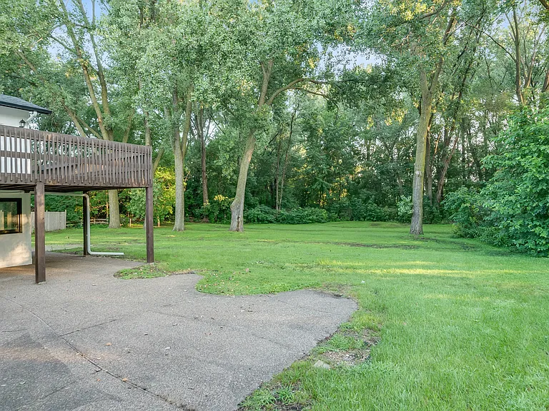7416 Candlewood Dr N — Photo 25