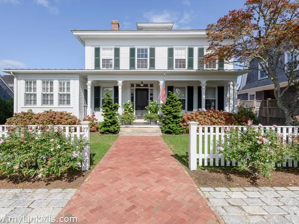 27 Pierce Ln, Edgartown, MA 02539
