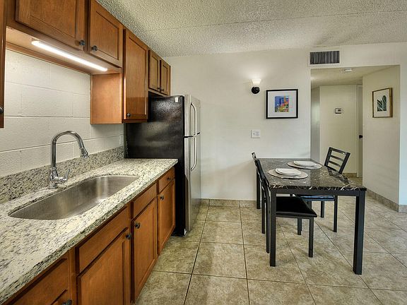 5th image of 321 N Fremont Ave #110