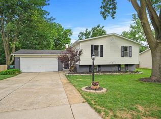 18 Roland Ln, Saint Peters, MO 63376